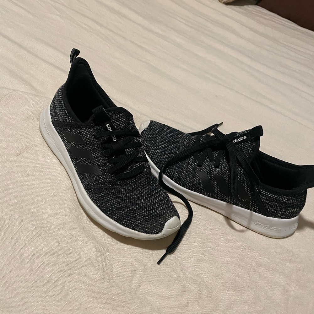 Size 7 tennis shoes
